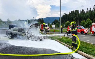 PKW-Brand auf der Südautobahn A2