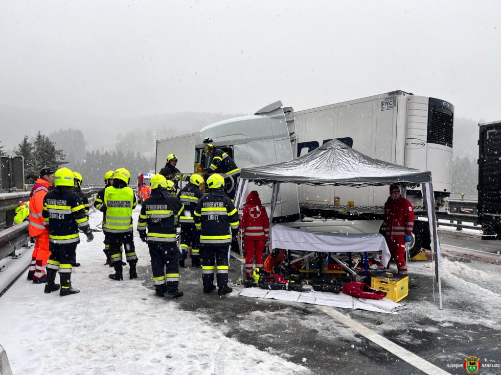 Schwerer LKW-Unfall Auf Der A2 | Freiwillige Feuerwehr Markt Ligist